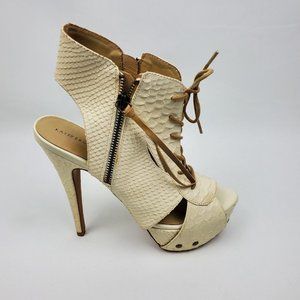 Kate Ferguson Faux Leather Stiletto Heels Pumps Shoes Womens Size 8.5M Cream P10